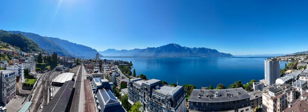 Vue panoramique de l’Hôtel Majestic et du lac Léman à Montreux